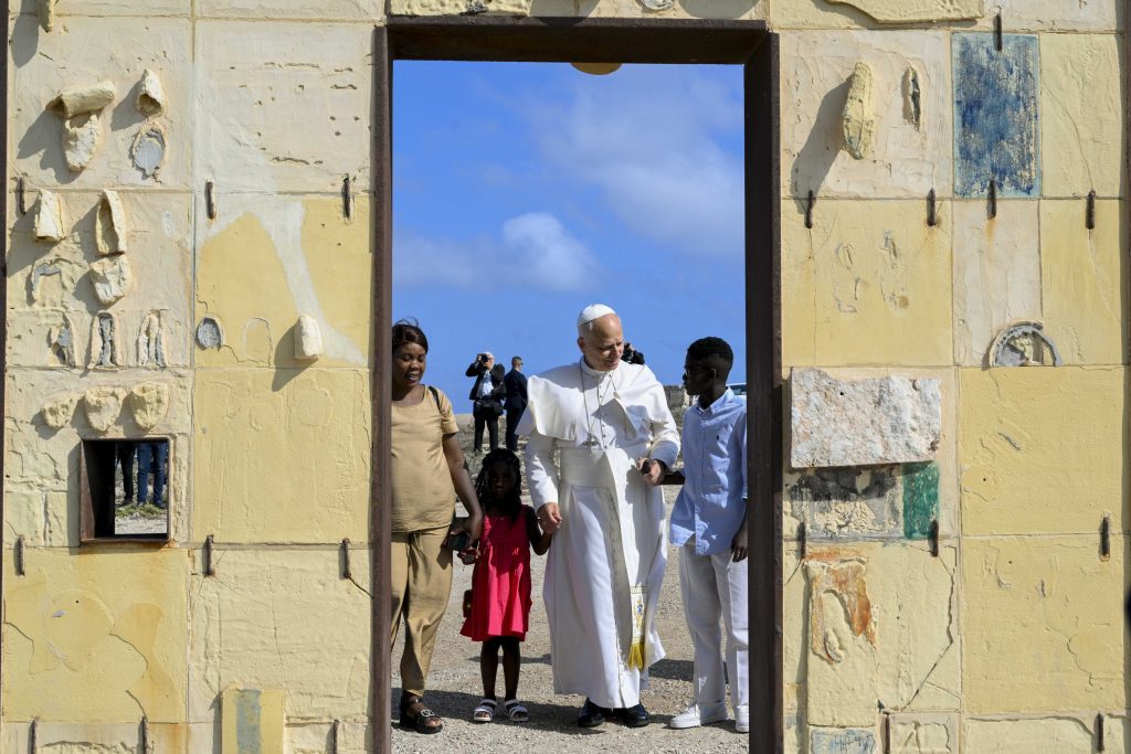 Leone XIV Lampedusa
